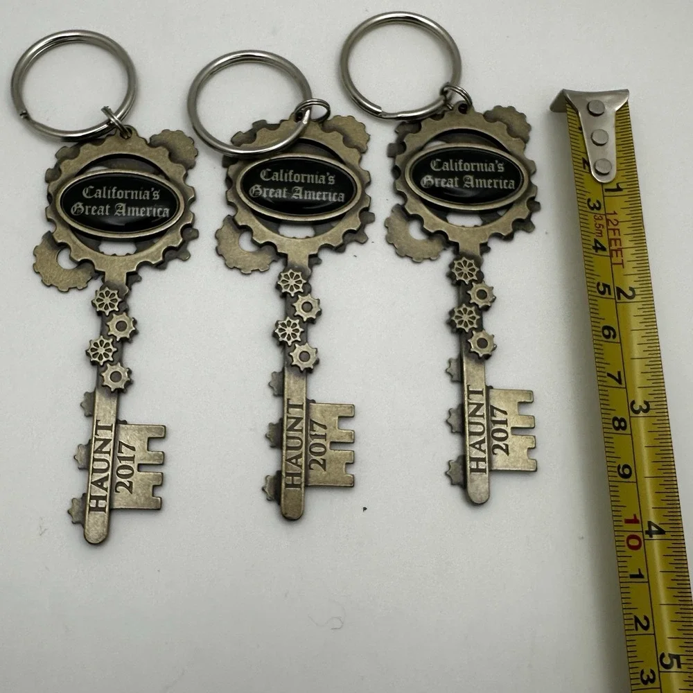 California‎ Great America Haunt 2017 Keychain Lot 3 Steampunk Gear Keys